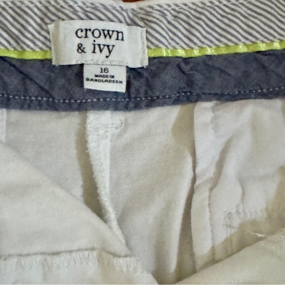 Crown & Ivy White Shorts - Picture 2 of 4